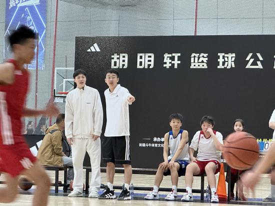 篮球训练员培训班费用多少_2